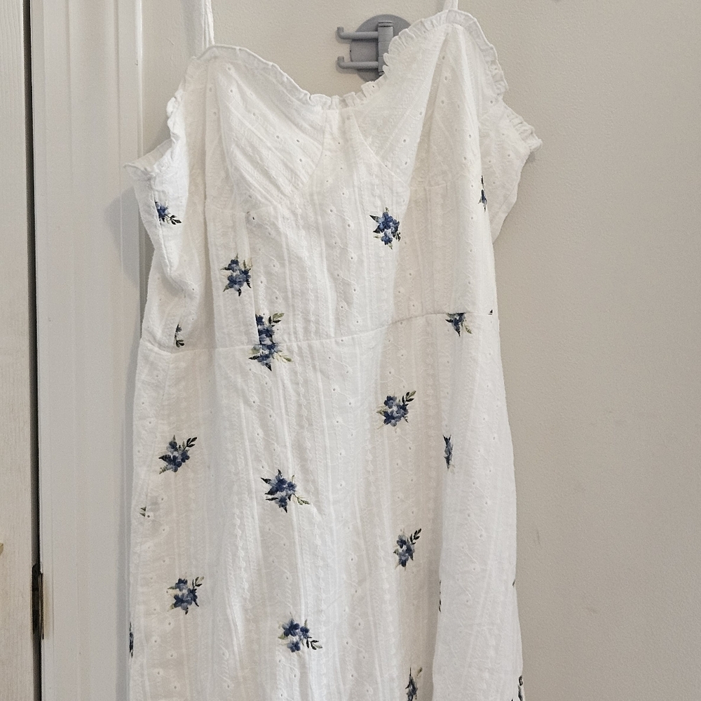 Flowy White Sun Dress ♡ Large but can fit a medium